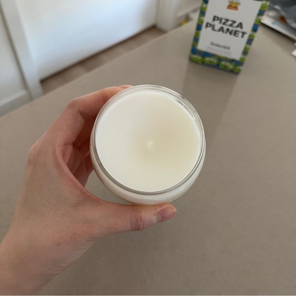 Disney Pixar Toy Story Homesick Pizza Planet 14 oz Candle - Picture 14 of 14